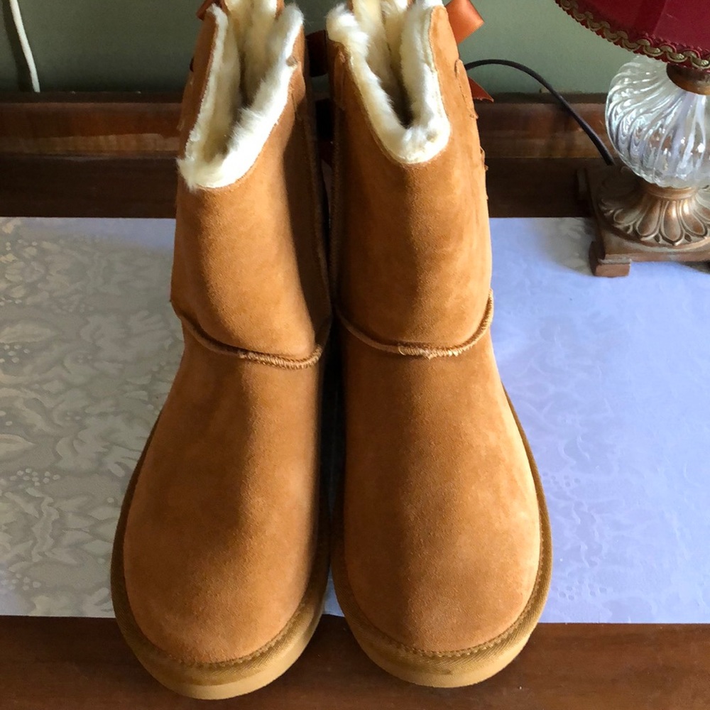 NWOT UGG boots size 9